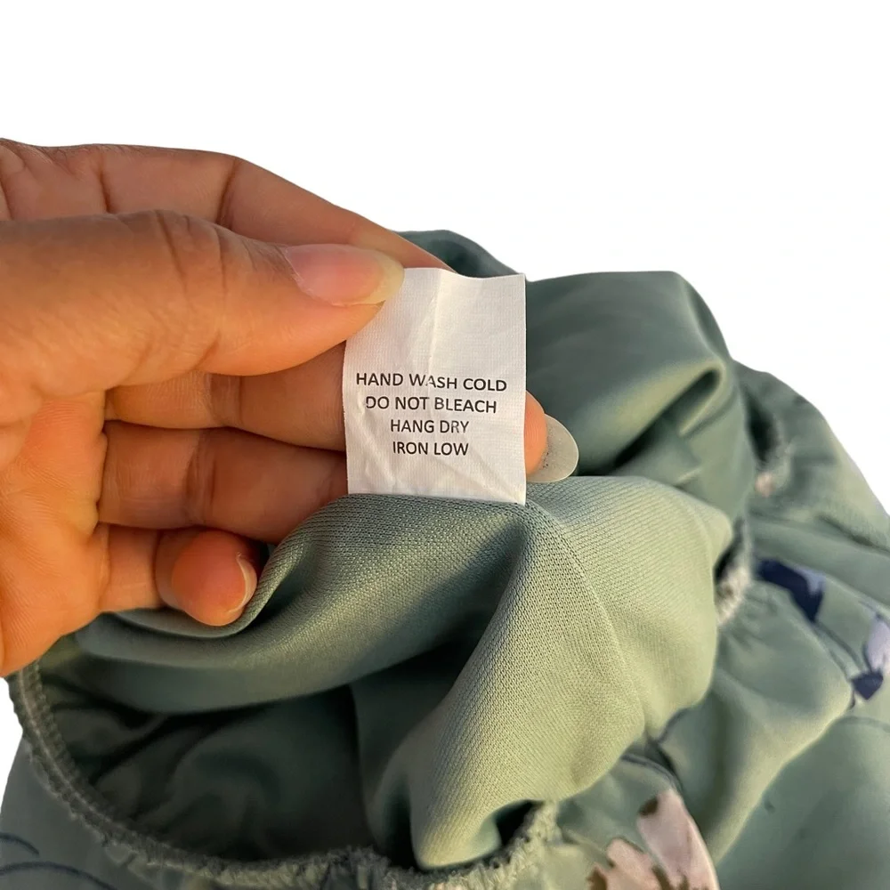 Sienna Sky Floral Spring Short Ruffled Sleeve Romper Size S - Picture 11 of 11